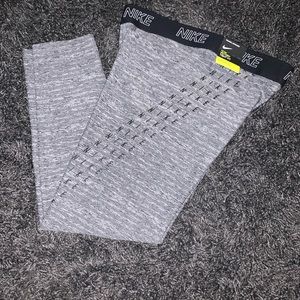 NIKE Victory Tight Fit Leggings
